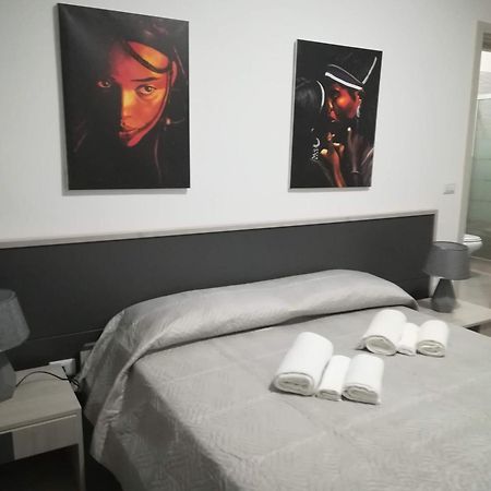 Dimora Dell'Artista 2 Bed & Breakfast Lecce Exterior photo